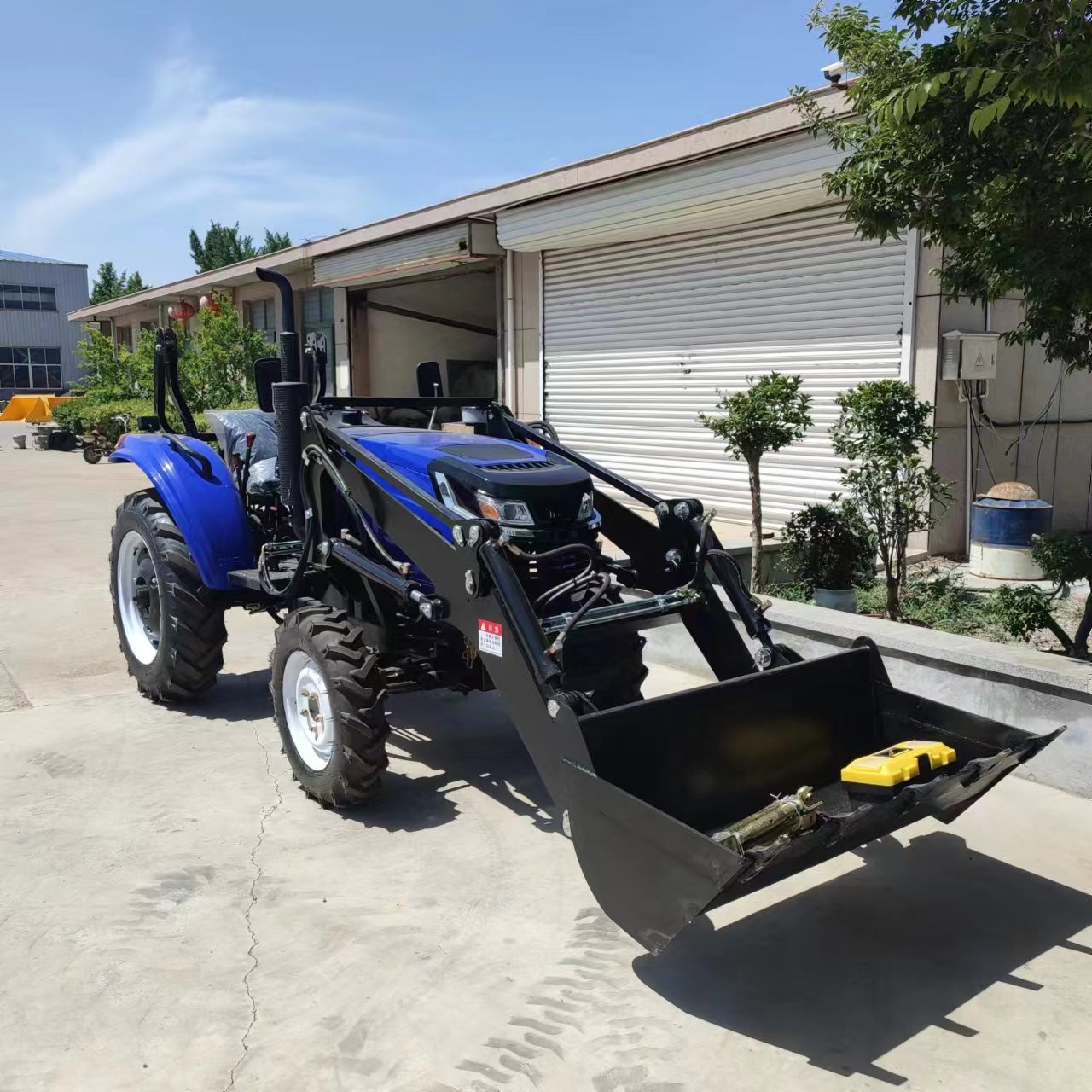 Tractor Backhoe - Minitractor met voorlader 4x4 en graafarm,