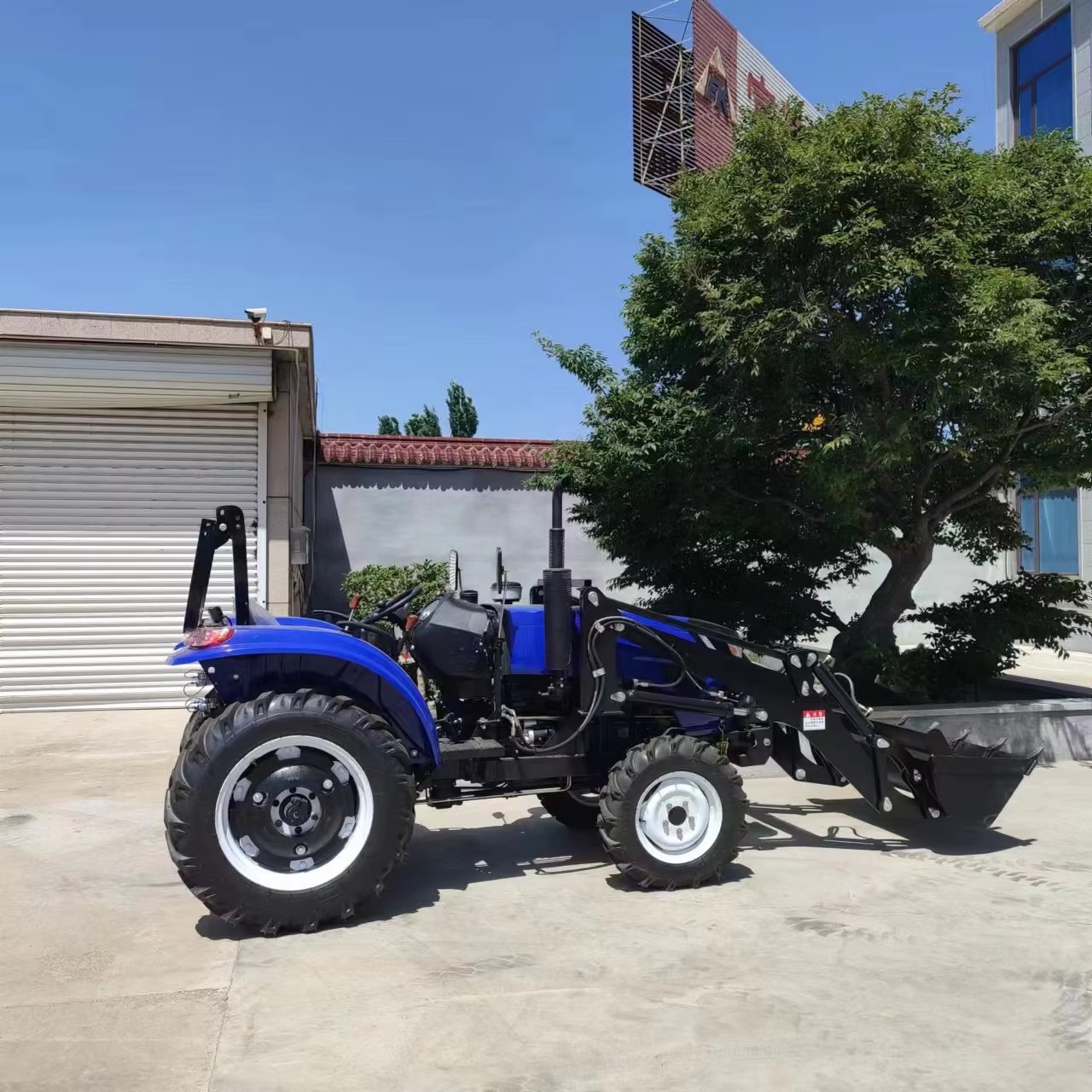 Minitractor met voorlader 4x4  - Tractor Backhoe recensie en prijs